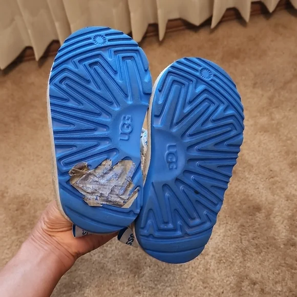 UGG Kids Kisses Neumel Zipper Boots - Picture 7 of 12